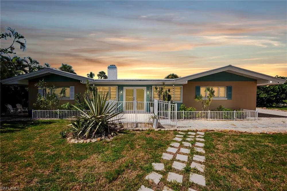 5885 Pine Tree Drive Sanibel, FL 33957