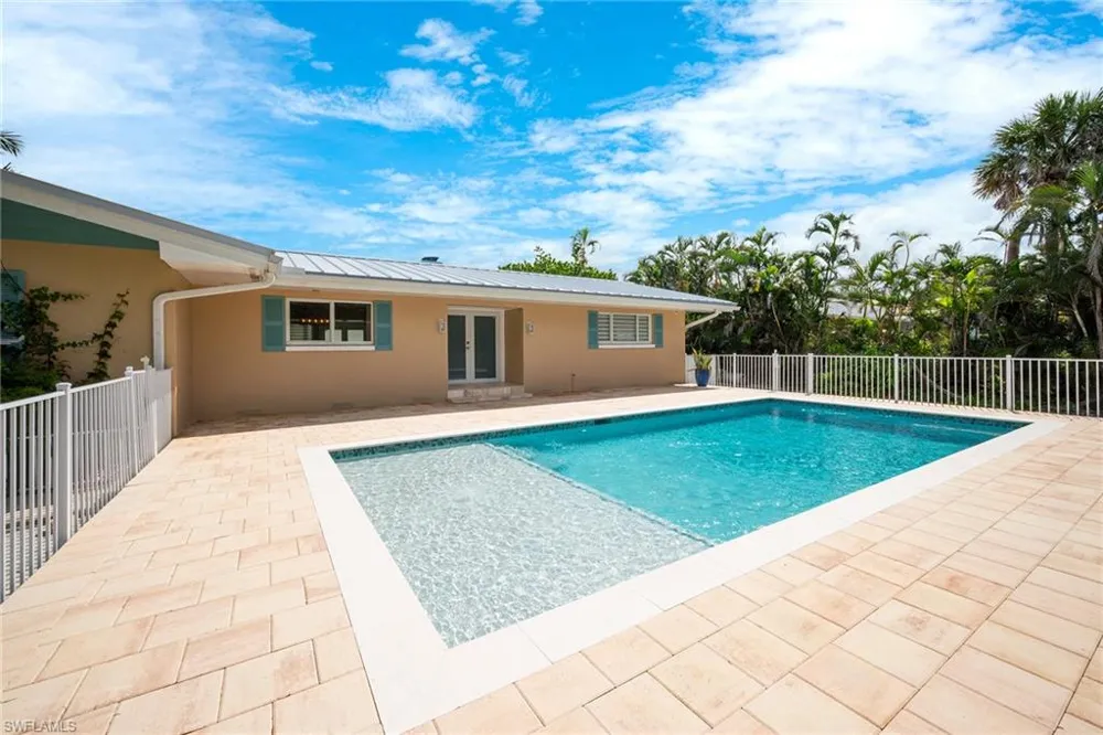 5885 Pine Tree Drive Sanibel, FL 33957