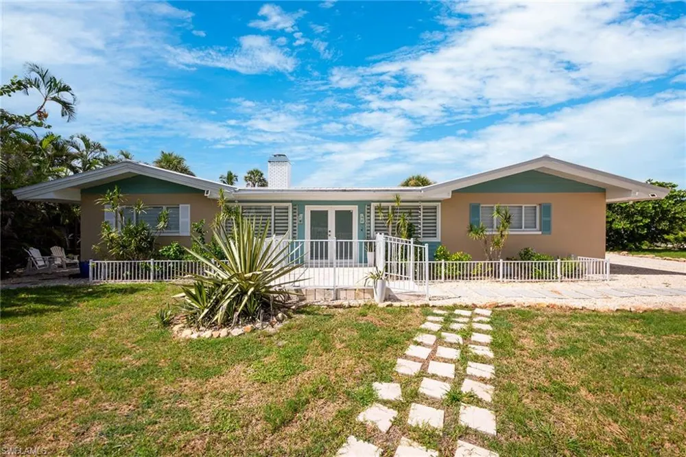 5885 Pine Tree Drive Sanibel, FL 33957