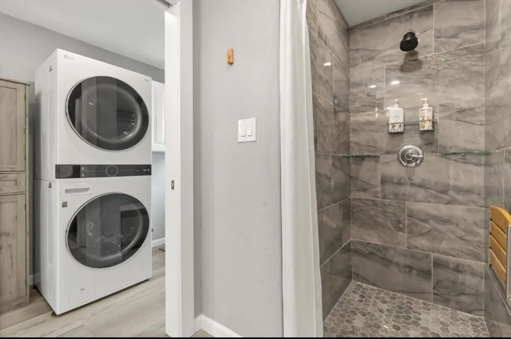 6027 43RD TERRACE Kenneth City, FL 33709