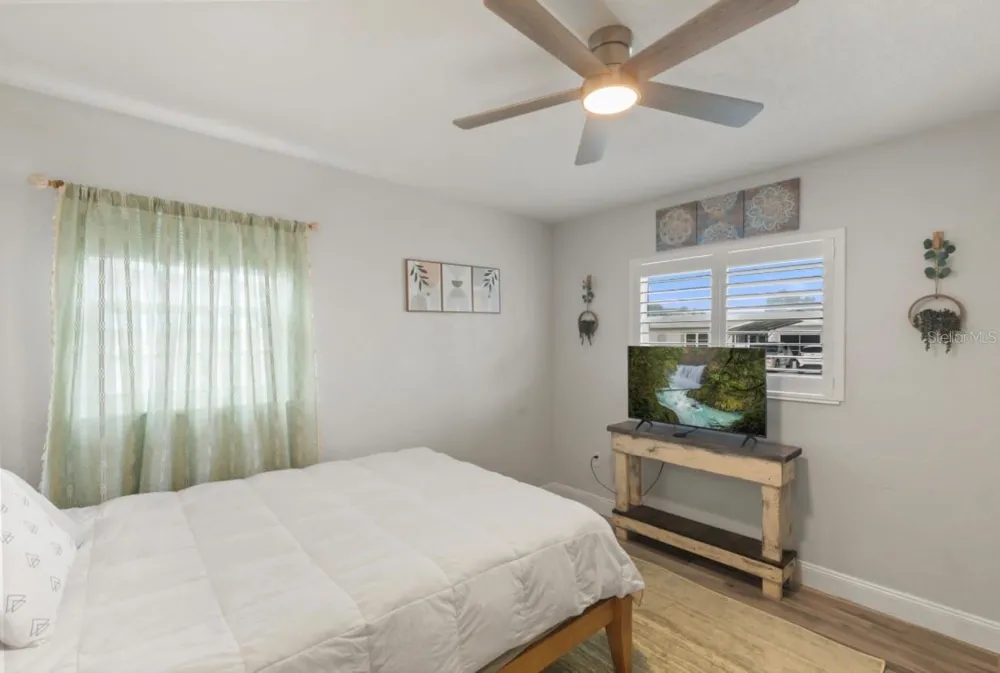 6027 43RD TERRACE Kenneth City, FL 33709