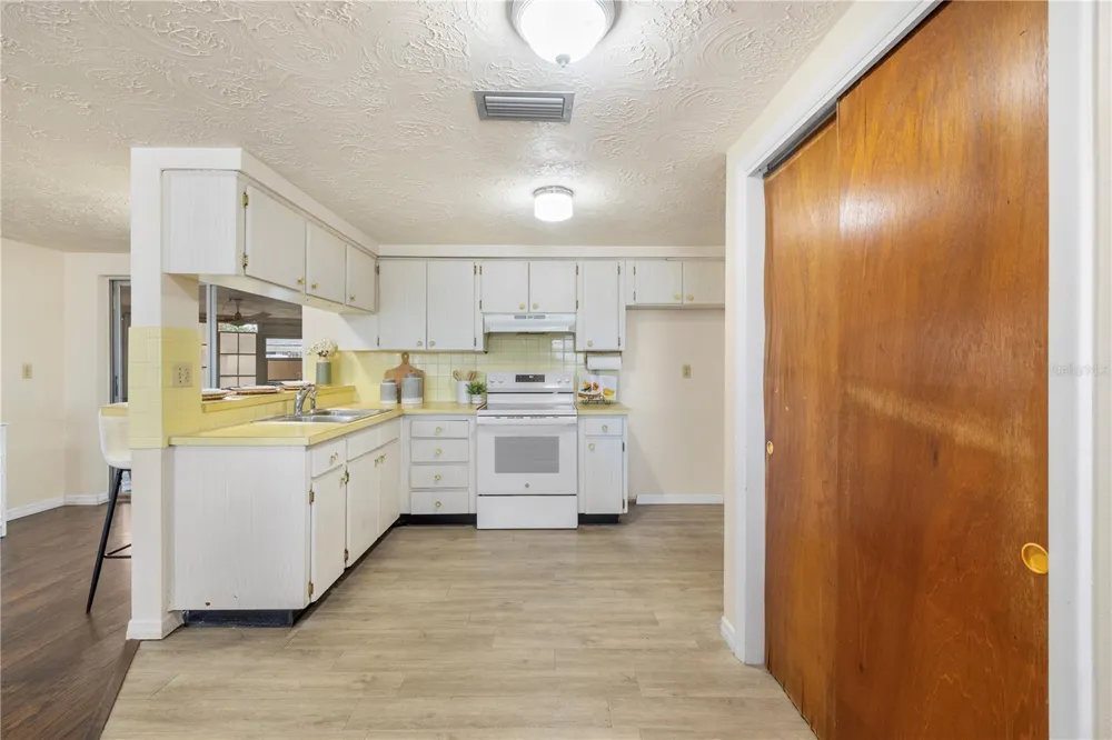 3352 HOOVER DRIVE Holiday, FL 34691