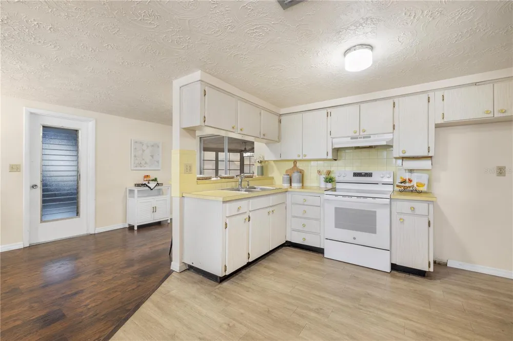 3352 HOOVER DRIVE Holiday, FL 34691