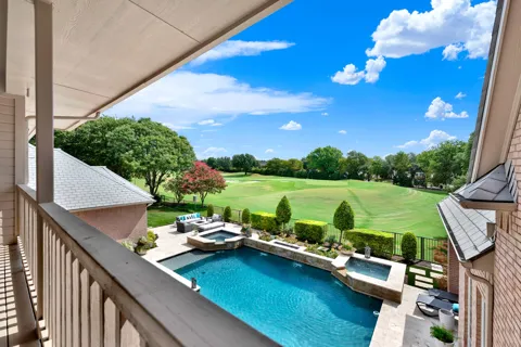 5325 BLAKE DRIVE