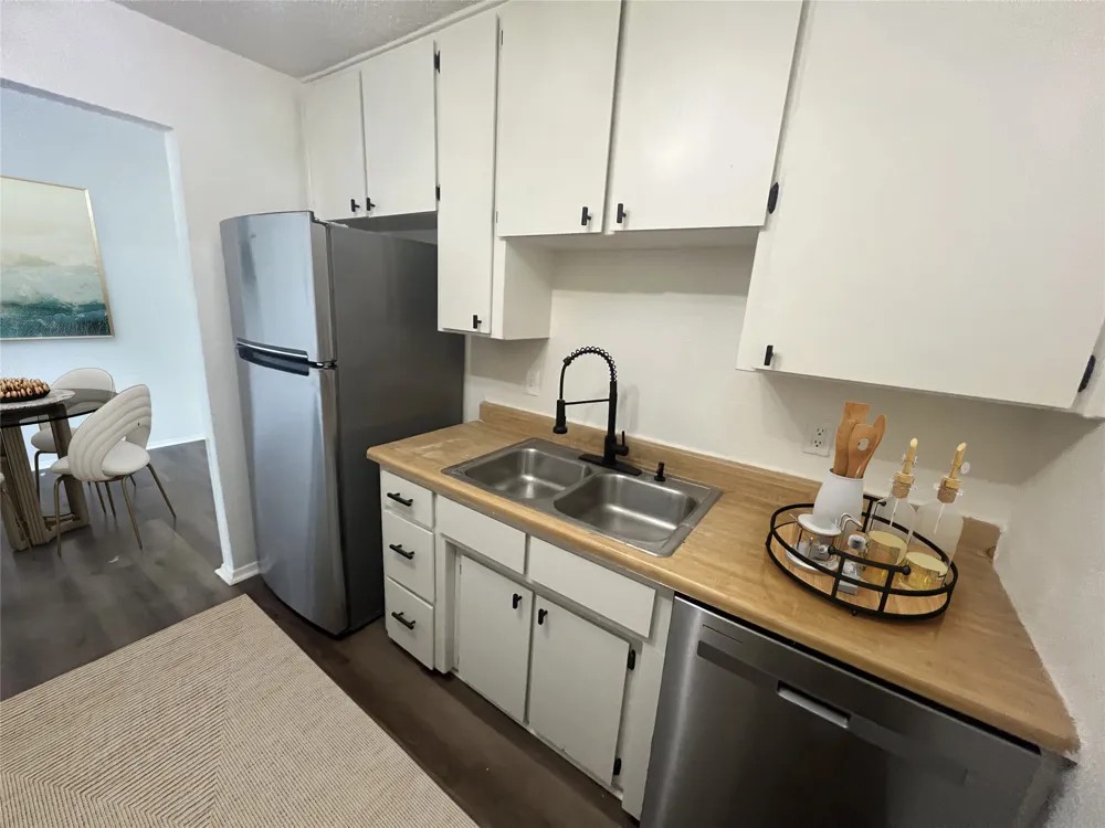 4639 Williams Road #215 Benbrook, TX 76116