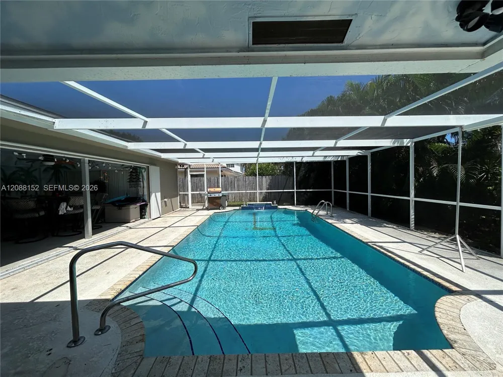 2480 NE 46th St Lighthouse Point, FL 33064