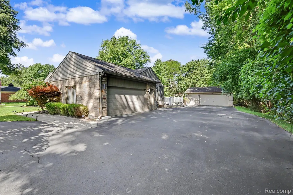 31550 6 Mile Road Livonia City, MI 48152