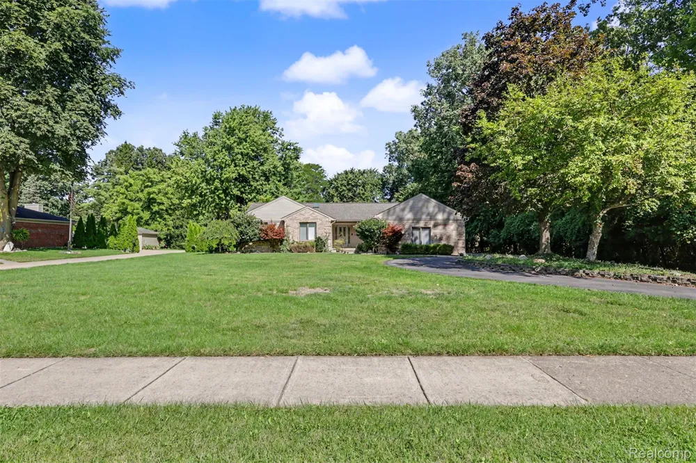 31550 6 Mile Road Livonia City, MI 48152