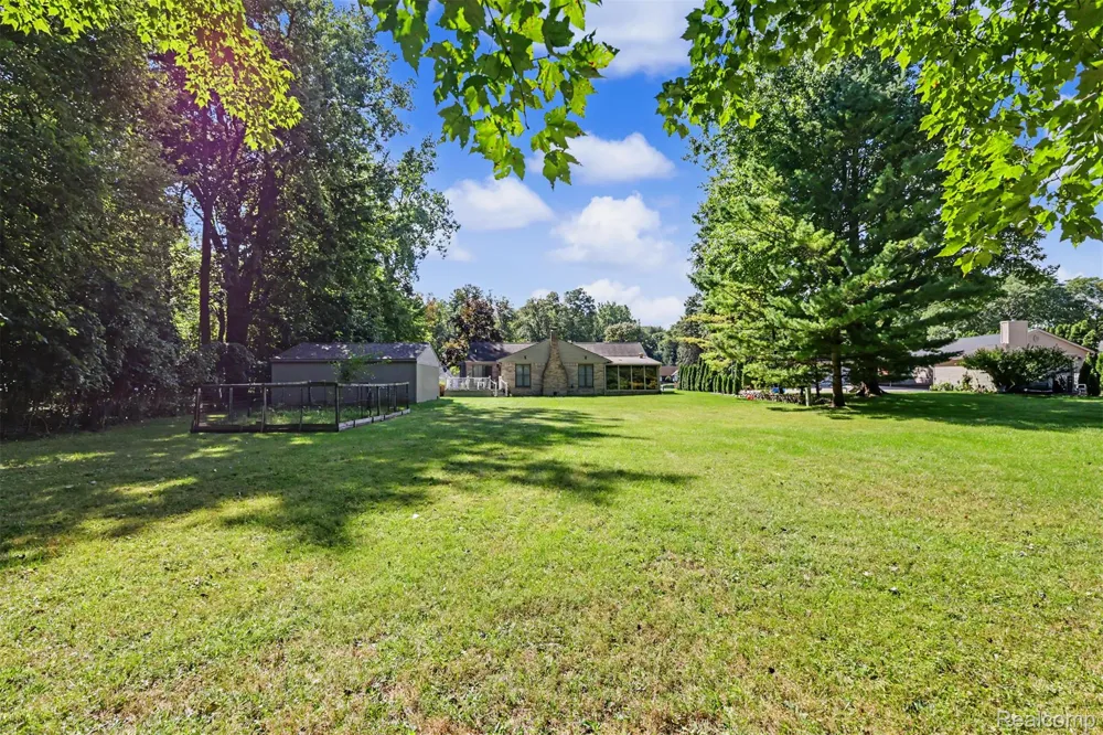 31550 6 Mile Road Livonia City, MI 48152