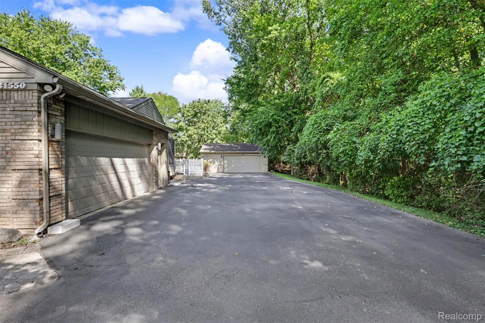 31550 6 Mile Road Livonia City, MI 48152
