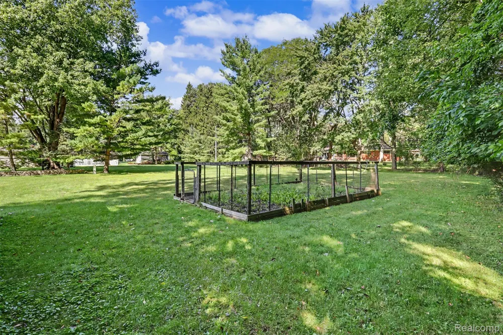 31550 6 Mile Road Livonia City, MI 48152