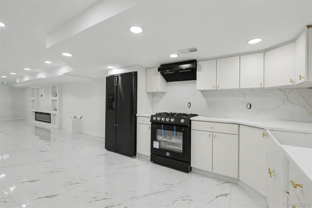 31550 6 Mile Road Livonia City, MI 48152