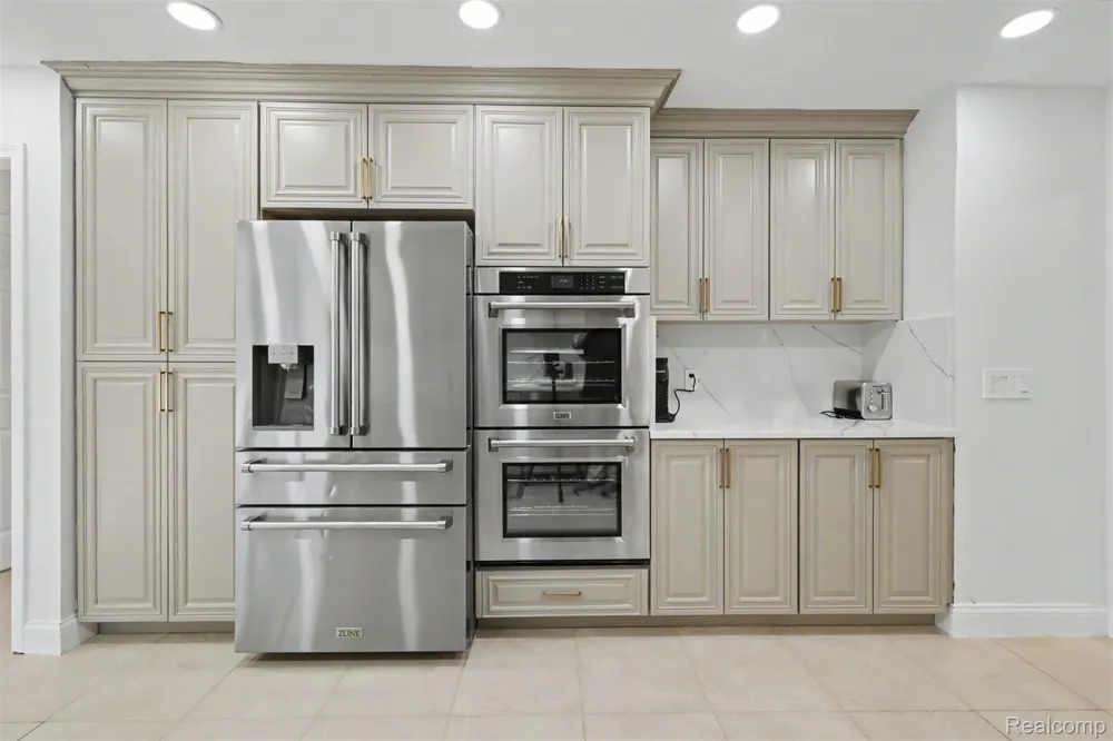 31550 6 Mile Road Livonia City, MI 48152