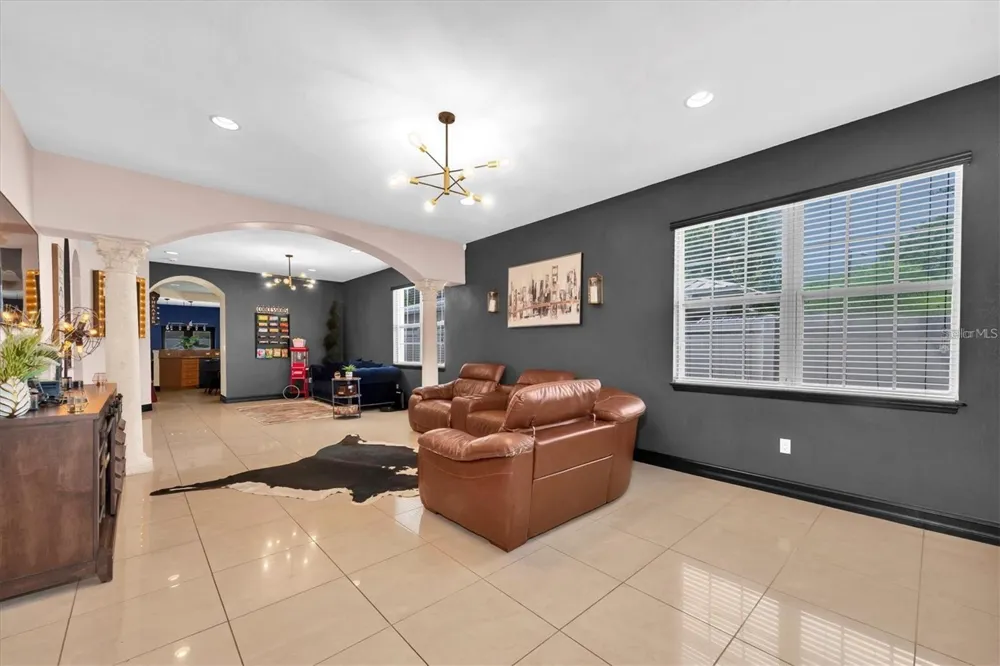 8930 NEWPORT AVENUE Tampa, FL 33604