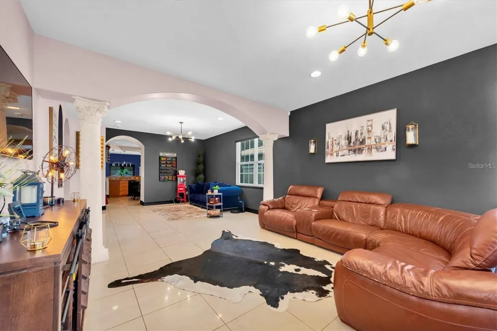 8930 NEWPORT AVENUE Tampa, FL 33604