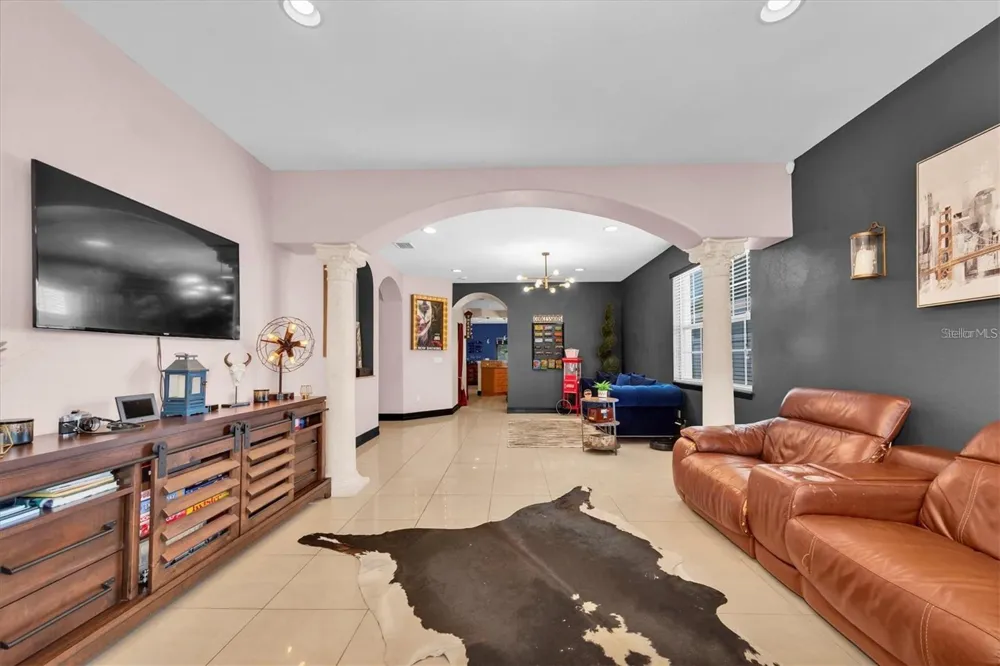 8930 NEWPORT AVENUE Tampa, FL 33604