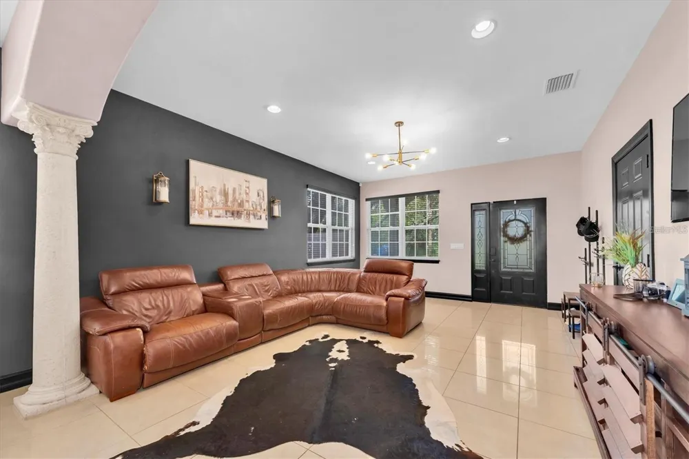8930 NEWPORT AVENUE Tampa, FL 33604