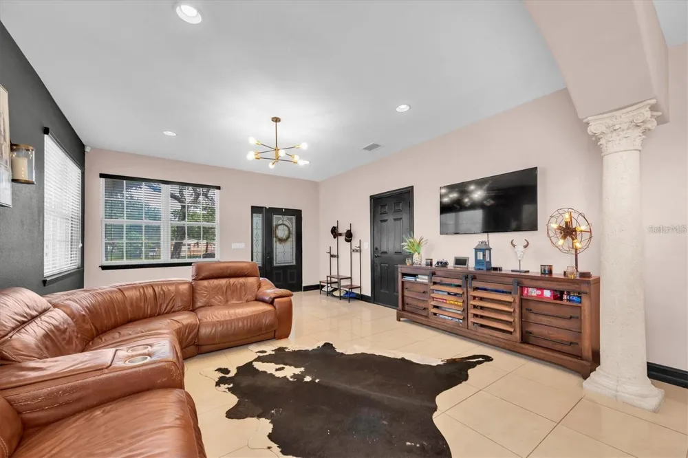 8930 NEWPORT AVENUE Tampa, FL 33604