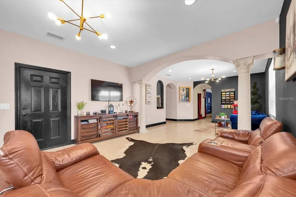 8930 NEWPORT AVENUE Tampa, FL 33604