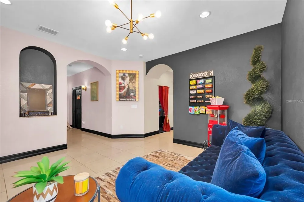 8930 NEWPORT AVENUE Tampa, FL 33604