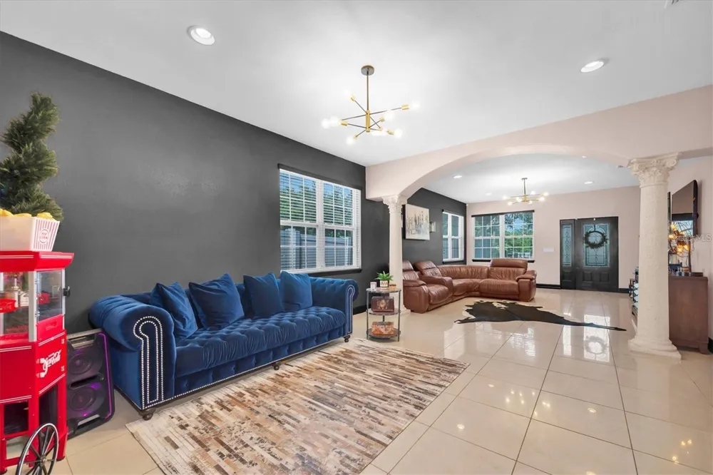 8930 NEWPORT AVENUE Tampa, FL 33604