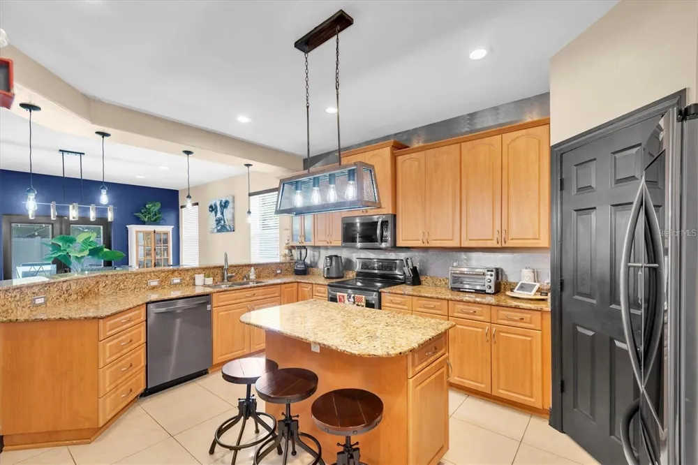 8930 NEWPORT AVENUE Tampa, FL 33604