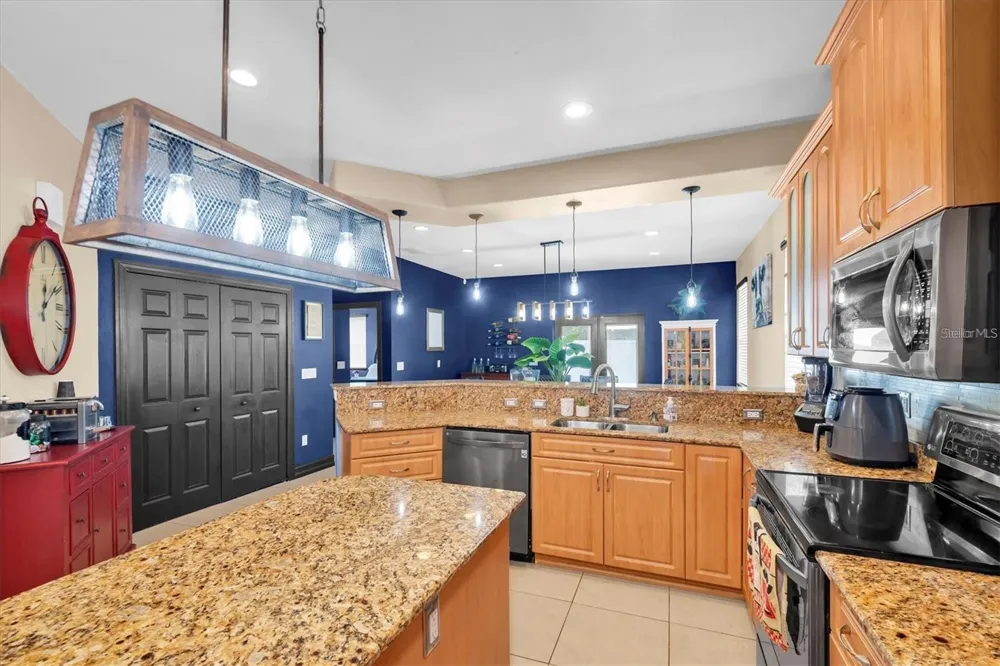 8930 NEWPORT AVENUE Tampa, FL 33604