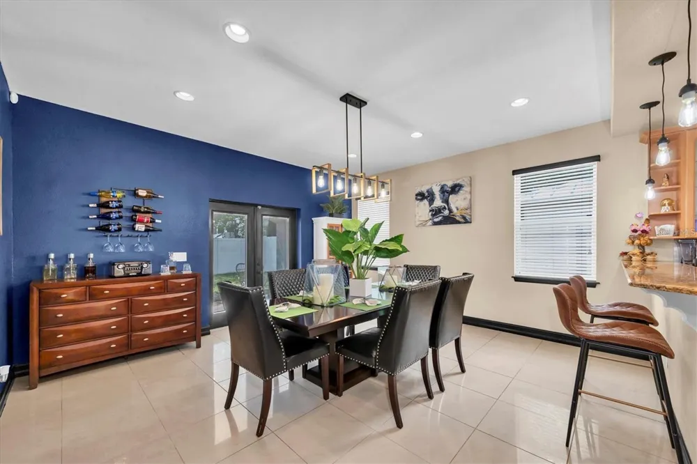 8930 NEWPORT AVENUE Tampa, FL 33604