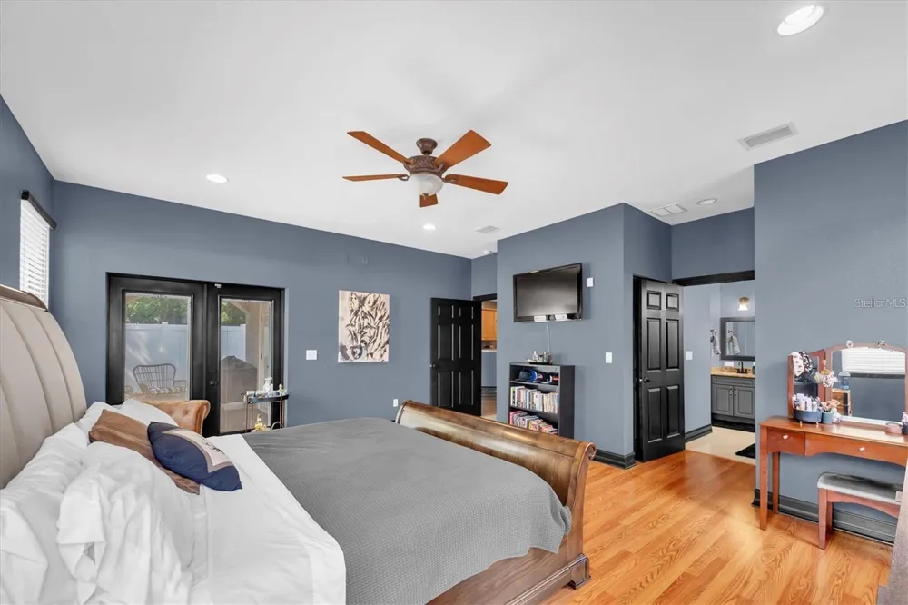 8930 NEWPORT AVENUE Tampa, FL 33604
