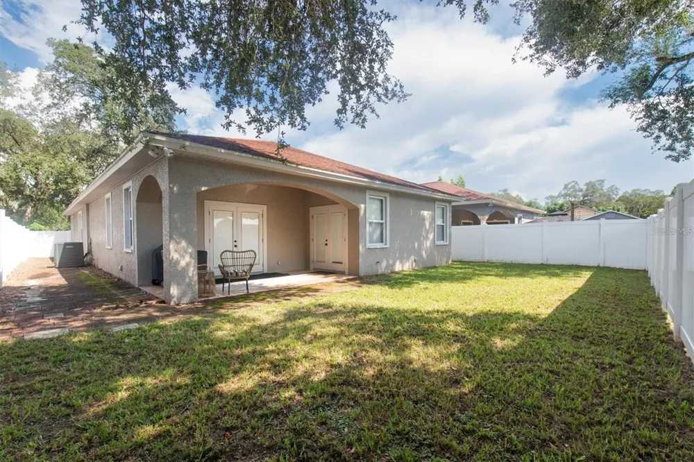 8930 NEWPORT AVENUE Tampa, FL 33604