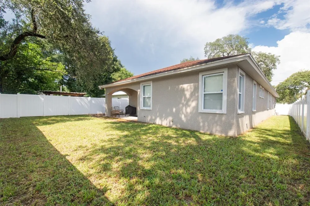 8930 NEWPORT AVENUE Tampa, FL 33604