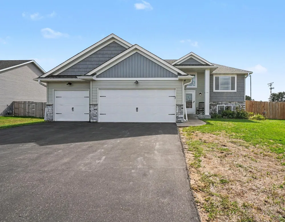 707 Hickory Street SW Isanti, MN 55040