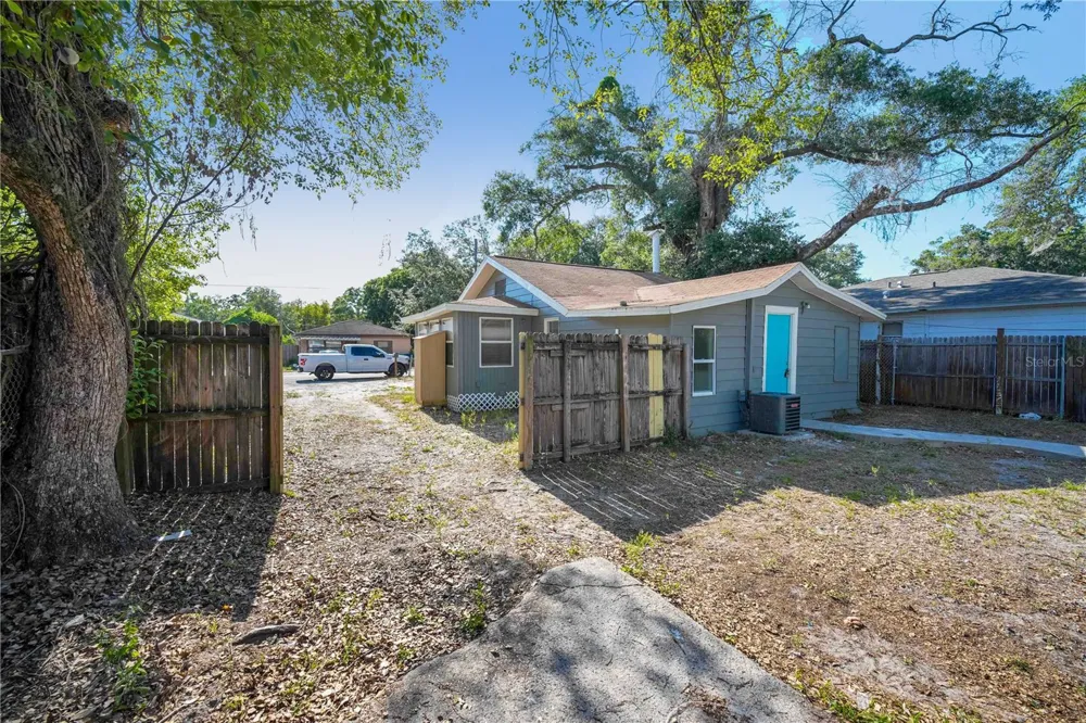 8103 BROOKS STREET Tampa, FL 33604