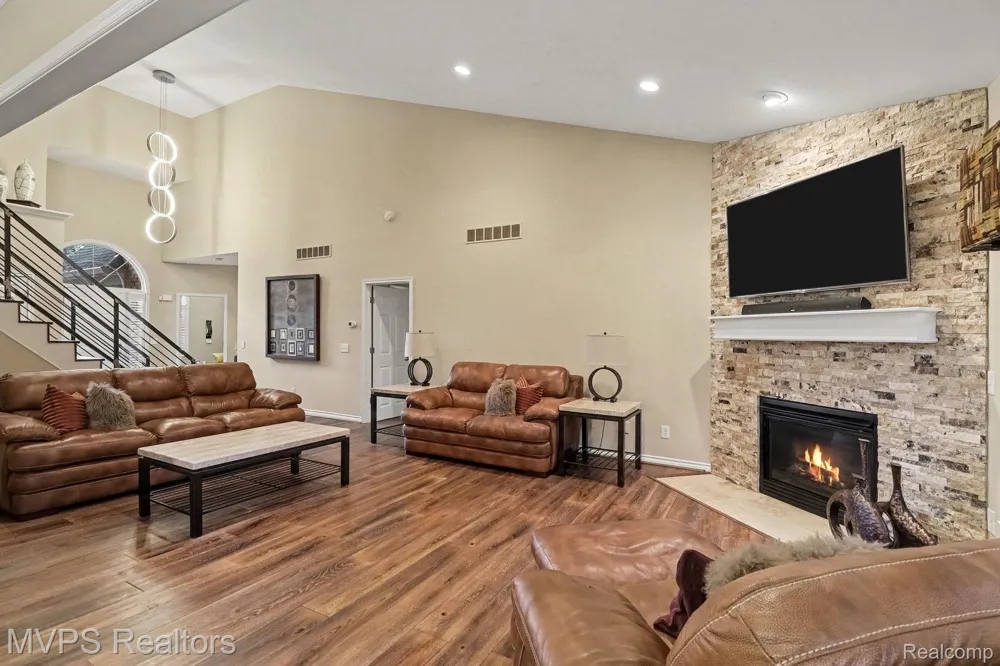 51879 Shoreview Drive Shelby Charter Township, MI 48316