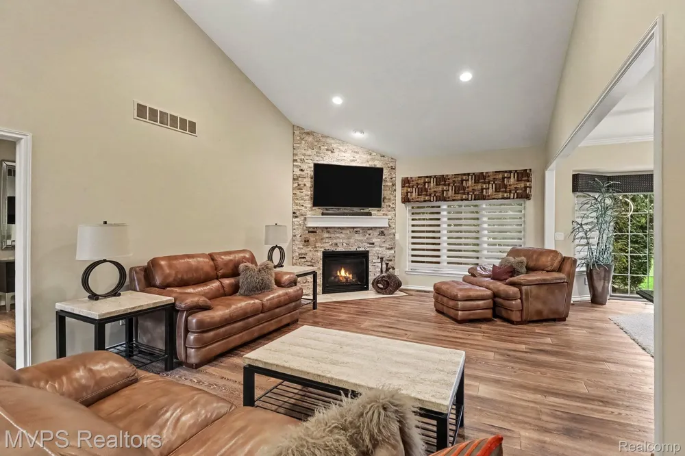 51879 Shoreview Drive Shelby Charter Township, MI 48316