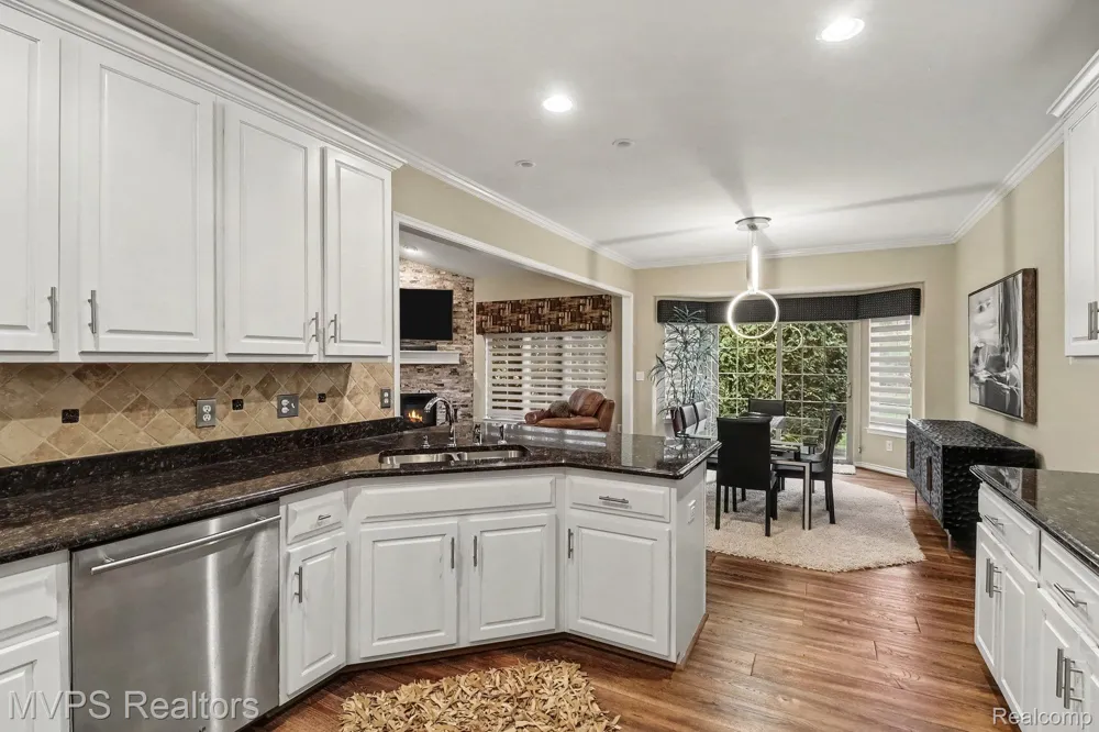 51879 Shoreview Drive Shelby Charter Township, MI 48316