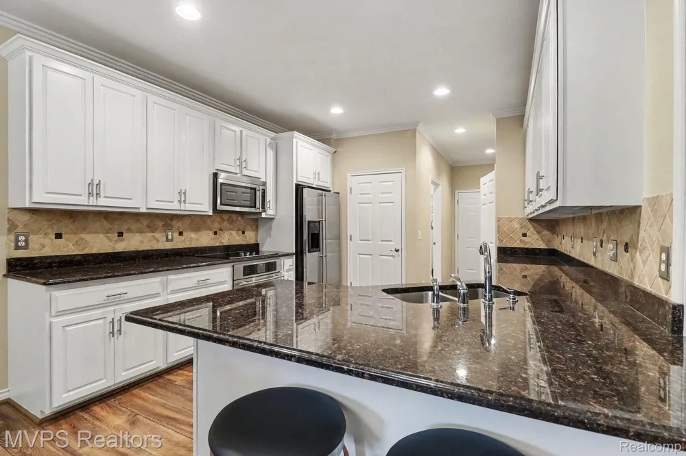 51879 Shoreview Drive Shelby Charter Township, MI 48316