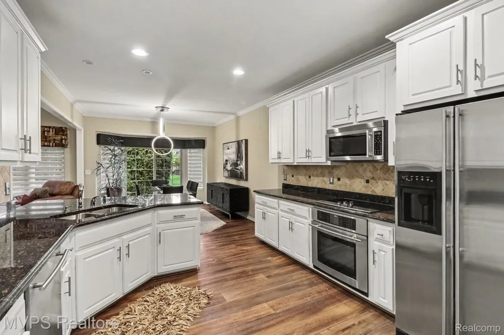 51879 Shoreview Drive Shelby Charter Township, MI 48316