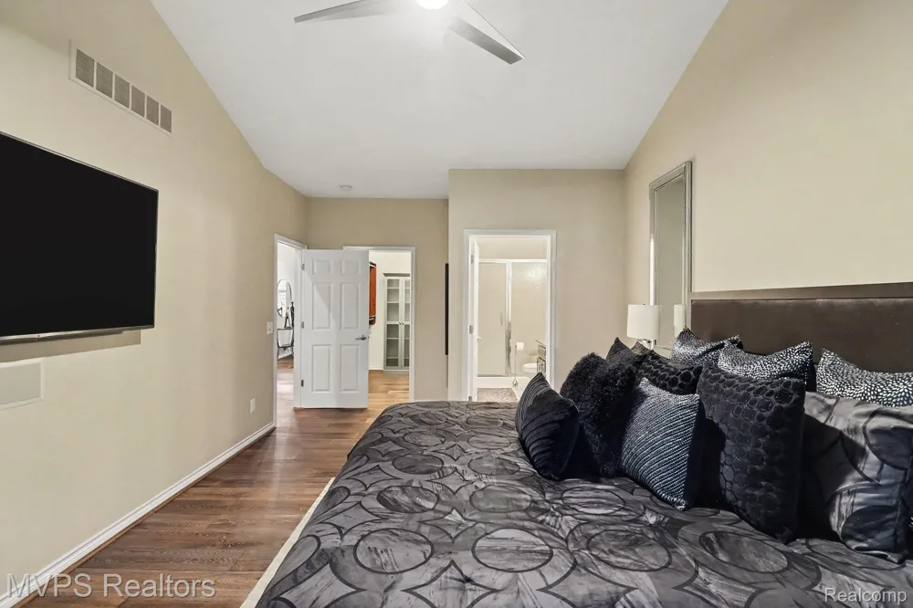 51879 Shoreview Drive Shelby Charter Township, MI 48316