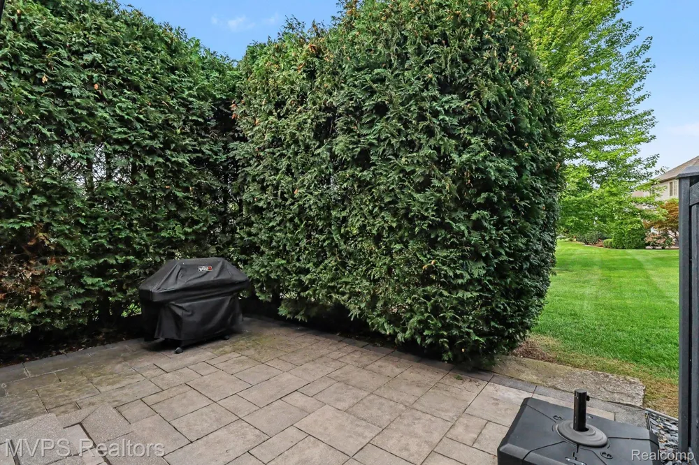 51879 Shoreview Drive Shelby Charter Township, MI 48316