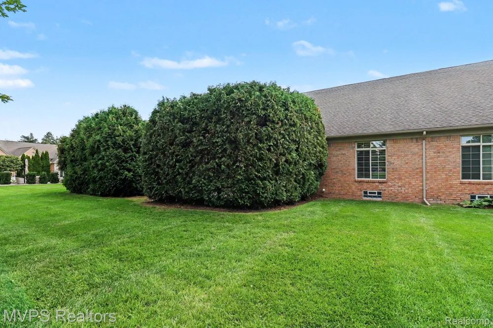 51879 Shoreview Drive Shelby Charter Township, MI 48316