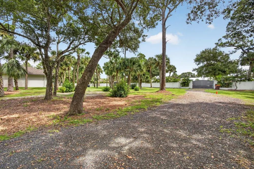 145 24TH AVENUE Vero Beach, FL 32962