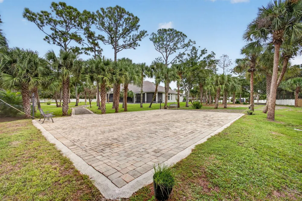 145 24TH AVENUE Vero Beach, FL 32962