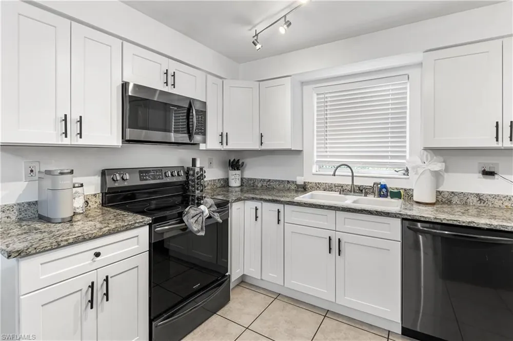 2191 Thomasson Drive Naples, FL 34112