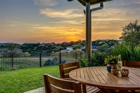 2802 Douglas Cove