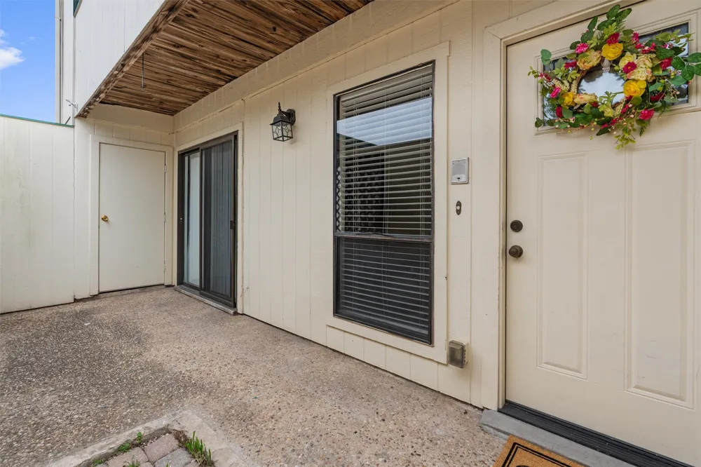 6718 Silvermine Drive #704 Austin, TX 78736
