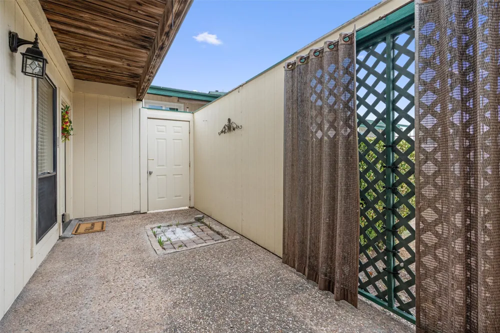 6718 Silvermine Drive #704 Austin, TX 78736