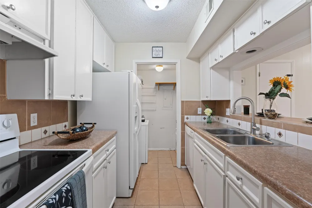 6718 Silvermine Drive #704 Austin, TX 78736