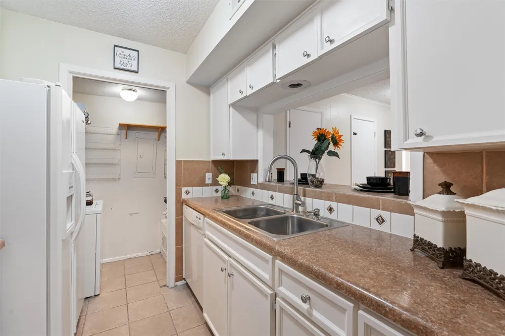 6718 Silvermine Drive #704 Austin, TX 78736