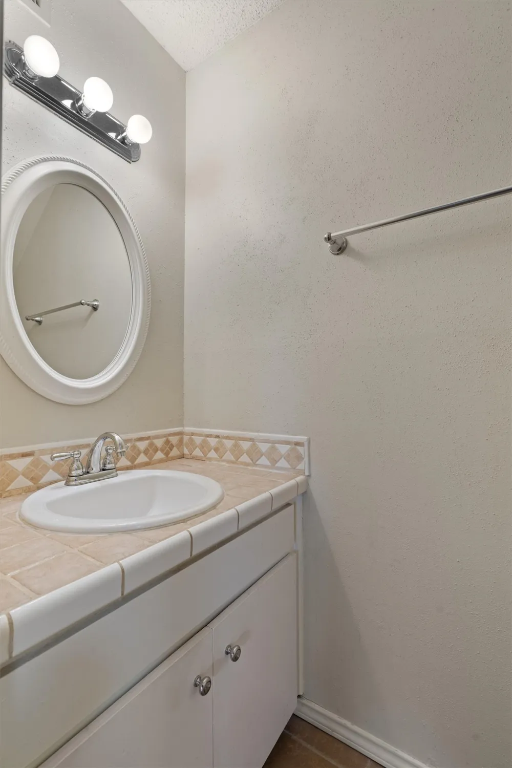 6718 Silvermine Drive #704 Austin, TX 78736